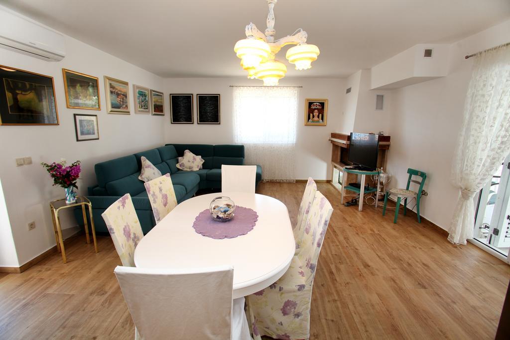 Lanterna Apartment *
